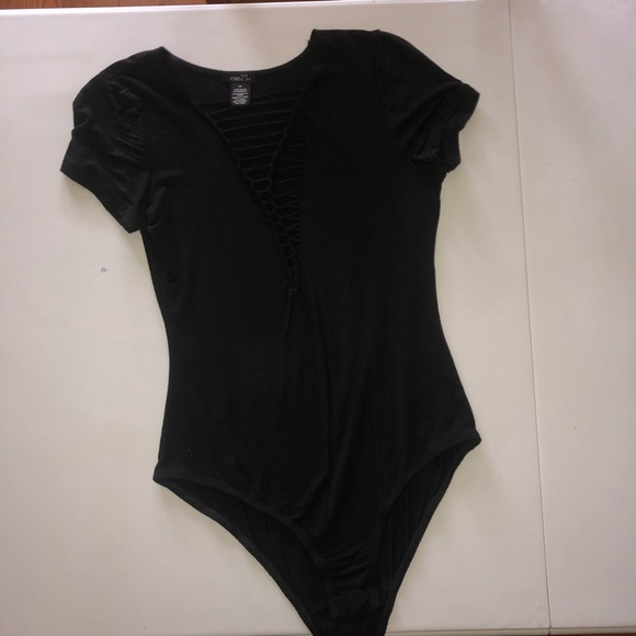 Black Short Sleeve Bodysuit w/ detail cut on front - Picture 2 of 5